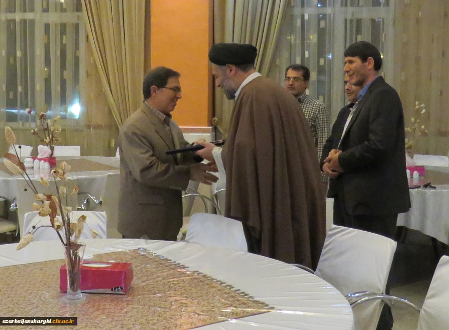 ضیافت افطار تجلیل از بازنشستگان سال های 94-95 دانشگاه فرهنگیان