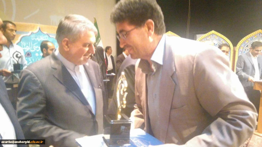 مقاله دکتر یاسین توکلی به عنوان برگزیده دومین همایش علمی پژوهشی کرامت انسانی در آموزه های رضوی شناخته شد.