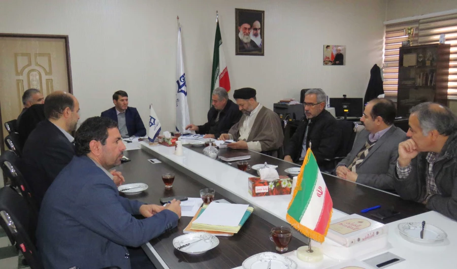 تجلیل از رئیس و دبیر ستاد اقامه نماز دانشگاه فرهنگیان آذربایجان شرقی