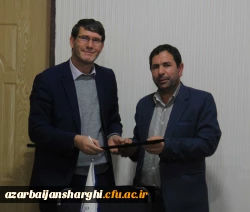 تجلیل از رئیس و دبیر ستاد اقامه نماز دانشگاه فرهنگیان آذربایجان شرقی