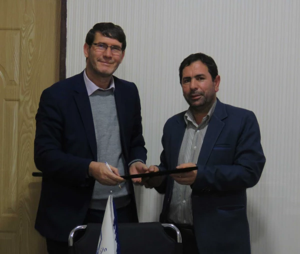 تجلیل از رئیس و دبیر ستاد اقامه نماز دانشگاه فرهنگیان آذربایجان شرقی