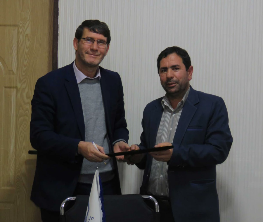 تجلیل از رئیس و دبیر ستاد اقامه نماز دانشگاه فرهنگیان آذربایجان شرقی