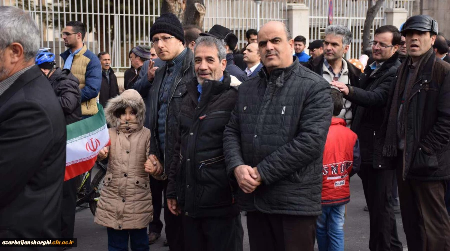 حضور مدیریت،اساتید،کارکنان و دانشجو معلمان در راهپیمایی یوم الله 22 بهمن