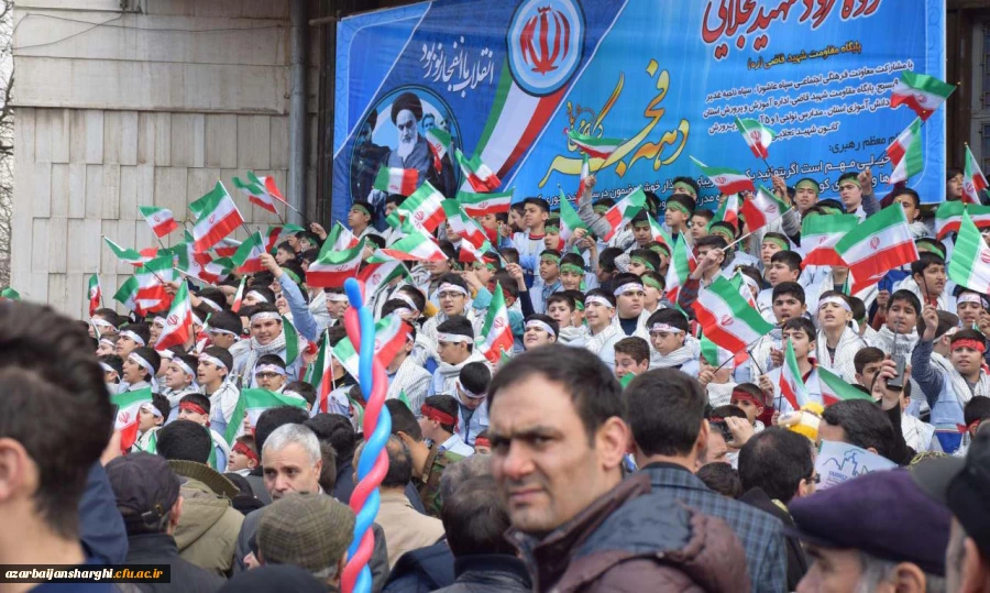 حضور مدیریت،اساتید،کارکنان و دانشجو معلمان در راهپیمایی یوم الله 22 بهمن