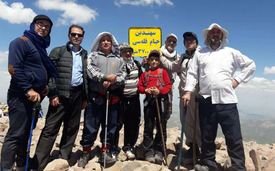 صعود تیم کوهنوردی دانشگاه فرهنگیان آذربایجان شرقی به قله جام کوه سهند