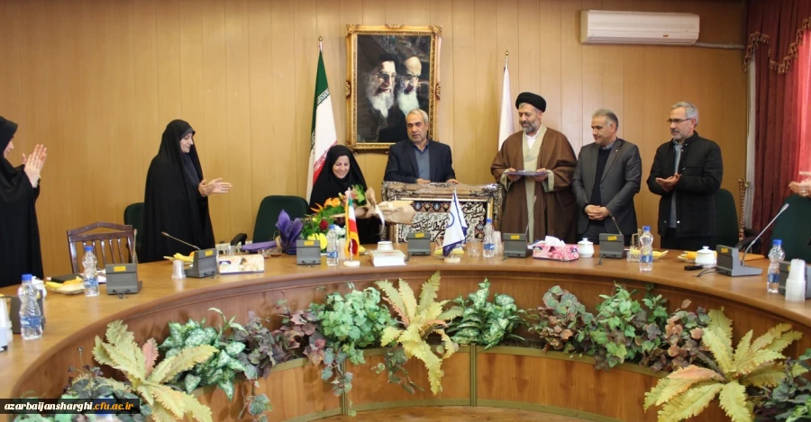 مراسم تکریم و معارفه سرپرست قدیم و جدید پردیس فاطمه الزهرا(س)