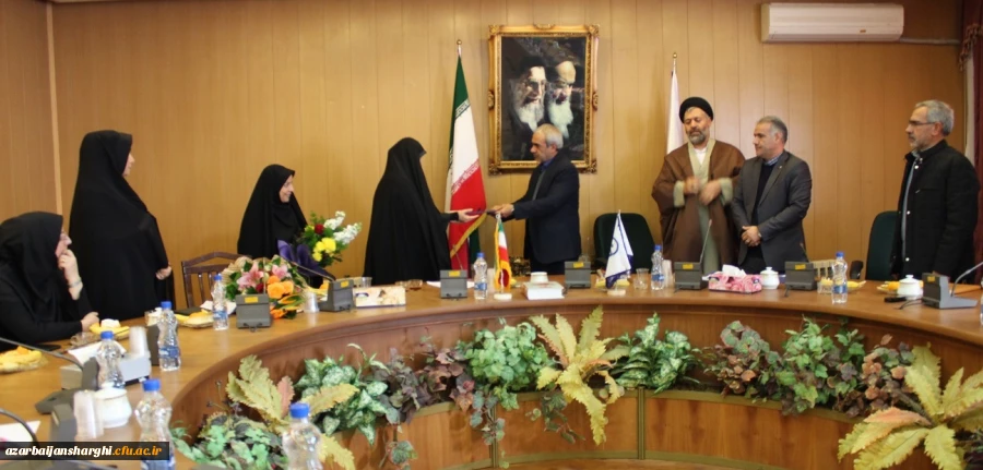 مراسم تکریم و معارفه سرپرست قدیم و جدید پردیس فاطمه الزهرا(س)