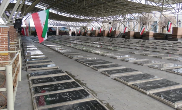 حضور در گلزار شهدا و تجدید پیمان با آرمان های بلند انقلاب اسلامی