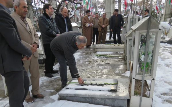 حضور در گلزار شهدا و تجدید پیمان با آرمان های بلند انقلاب اسلامی