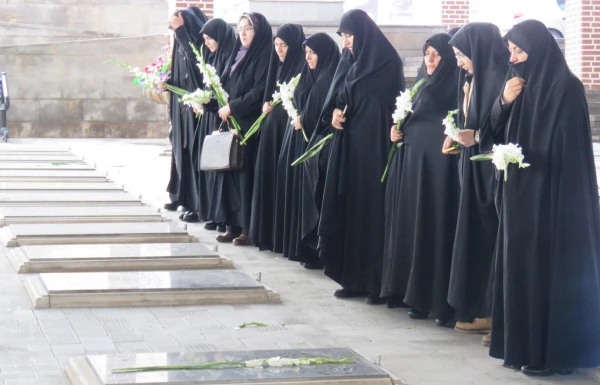 حضور در گلزار شهدا و تجدید پیمان با آرمان های بلند انقلاب اسلامی