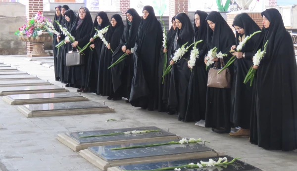 حضور در گلزار شهدا و تجدید پیمان با آرمان های بلند انقلاب اسلامی