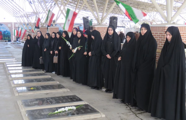 حضور در گلزار شهدا و تجدید پیمان با آرمان های بلند انقلاب اسلامی