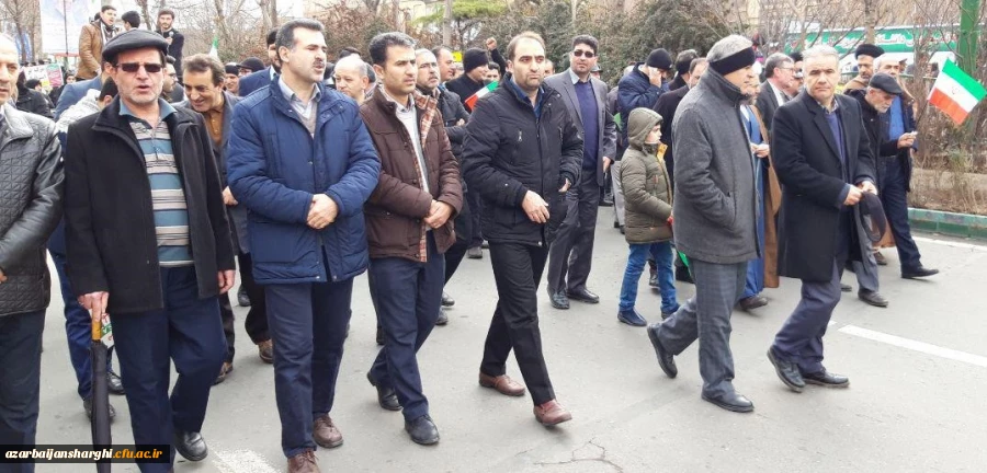 حضور مدیریت،اساتید،کارکنان و دانشجو معلمان در راهپیمایی یوم الله 22 بهمن