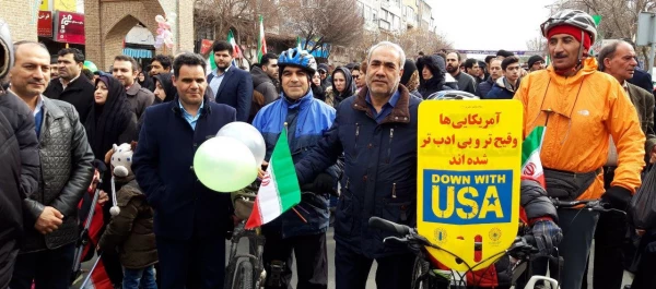 حضور مدیریت،اساتید،کارکنان و دانشجو معلمان در راهپیمایی یوم الله 22 بهمن