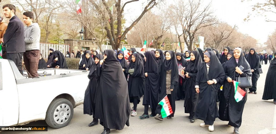 حضور مدیریت،اساتید،کارکنان و دانشجو معلمان در راهپیمایی یوم الله 22 بهمن