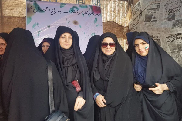 حضور مدیریت،اساتید،کارکنان و دانشجو معلمان در راهپیمایی یوم الله 22 بهمن