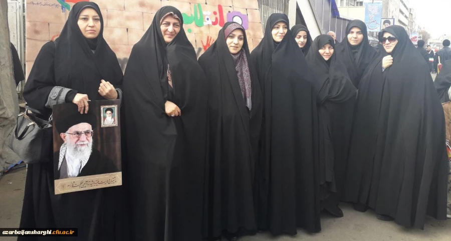 حضور مدیریت،اساتید،کارکنان و دانشجو معلمان در راهپیمایی یوم الله 22 بهمن