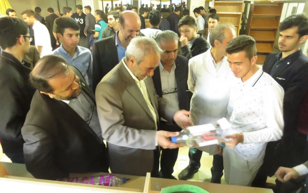 افتتاح دو نمایشگاه از فعالیت ها و دست ساخته های دانشجومعلمان در دو پردیس