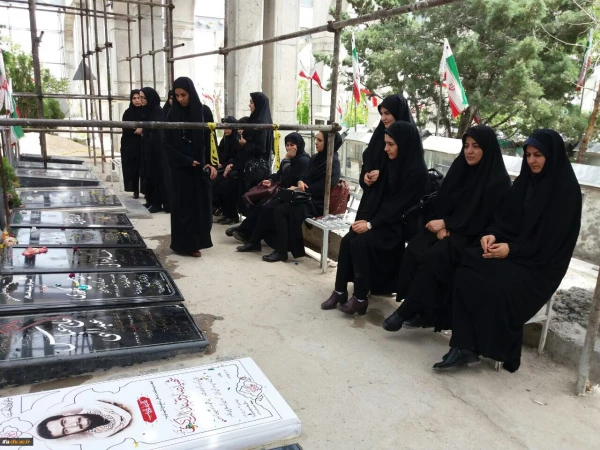 حضور دانشجومعلمان دانشگاه فرهنگیان آذربایجان شرقی در مزار شهدا
