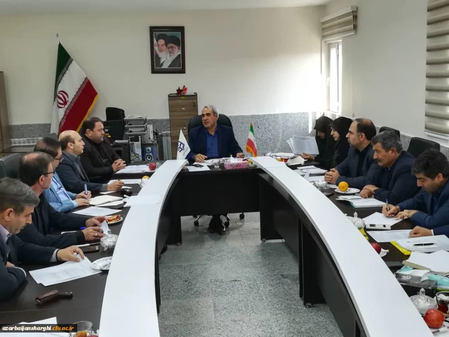 جلسه مدیران گروه و معاونین آموزشی و روئسای پردیس ها با مدیریت استانی... 2