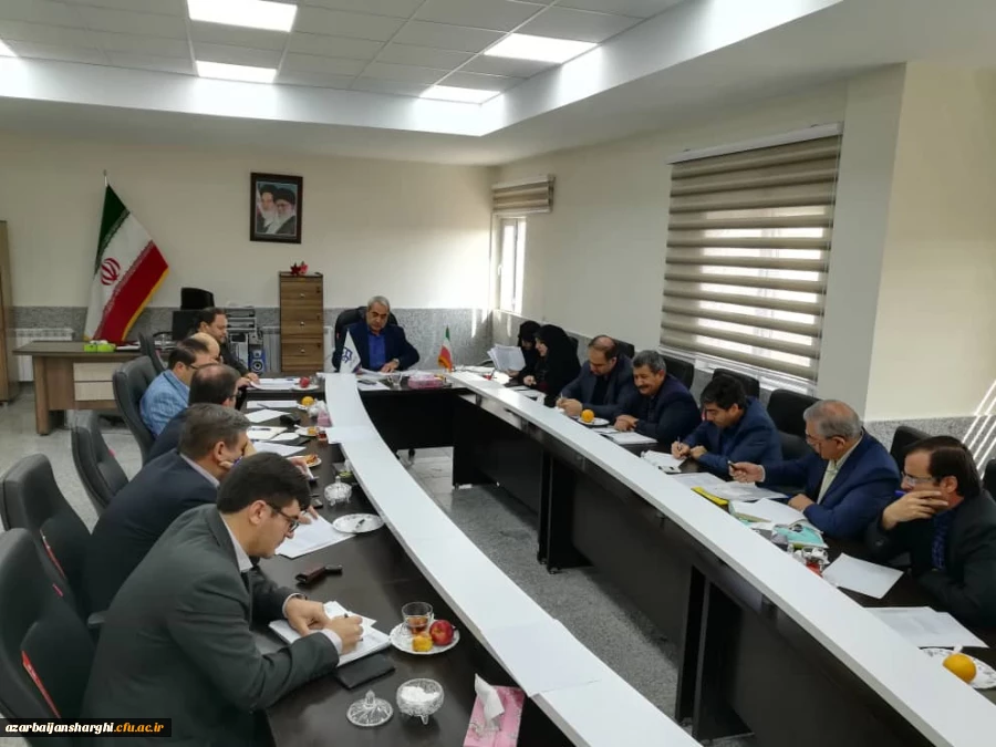 جلسه مدیران گروه و معاونین آموزشی و روئسای پردیس ها با مدیریت استانی... 5