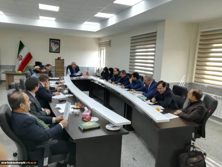 جلسه مدیران گروه و معاونین آموزشی و روئسای پردیس ها با مدیریت استانی... 6