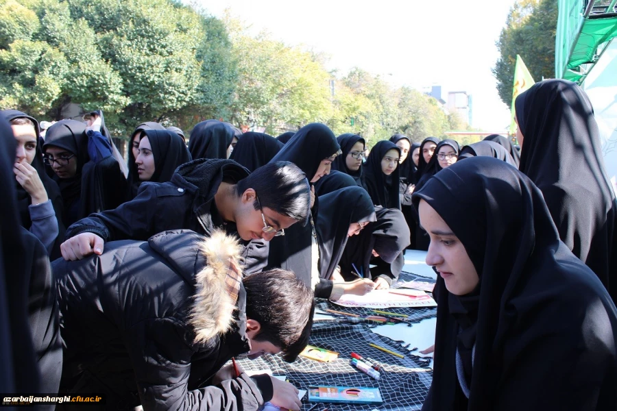 حضور  پرشور  مسئولین مدیریت امور پردیس های استان و روئسا ، اساتید، کارکنان و دانشجومعلمان پردیس های علامه امینی و فاطمه الزهرا(س) تبریز در راهپیمایی ۱۳ آبان 2