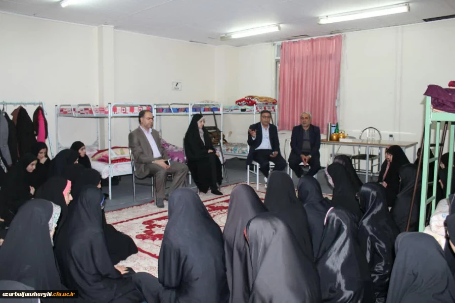 بازدید معاونت دانشجویی دانشگاه فرهنگیان به نمایندگی از دکتر خنیفر برای بررسی ابعاد زلزله آذربایجان شرقی از دانشگاه فرهنگیان این استان  9