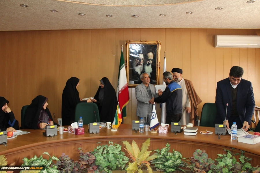 دومین جلسه شورای اداری سال تحصیلی 99-98 پردیس فاطمه الزهرا(س) تبریز برگزار شد. 7