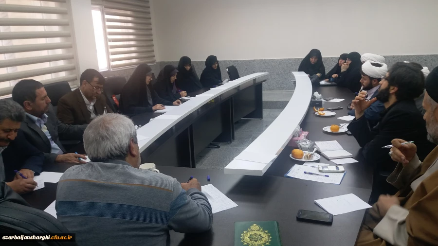 جلسه هم اندیشی مبلغان دینی- فرهنگی و ائمه جماعات پردیس های دانشگاه فرهنگیان استان 5