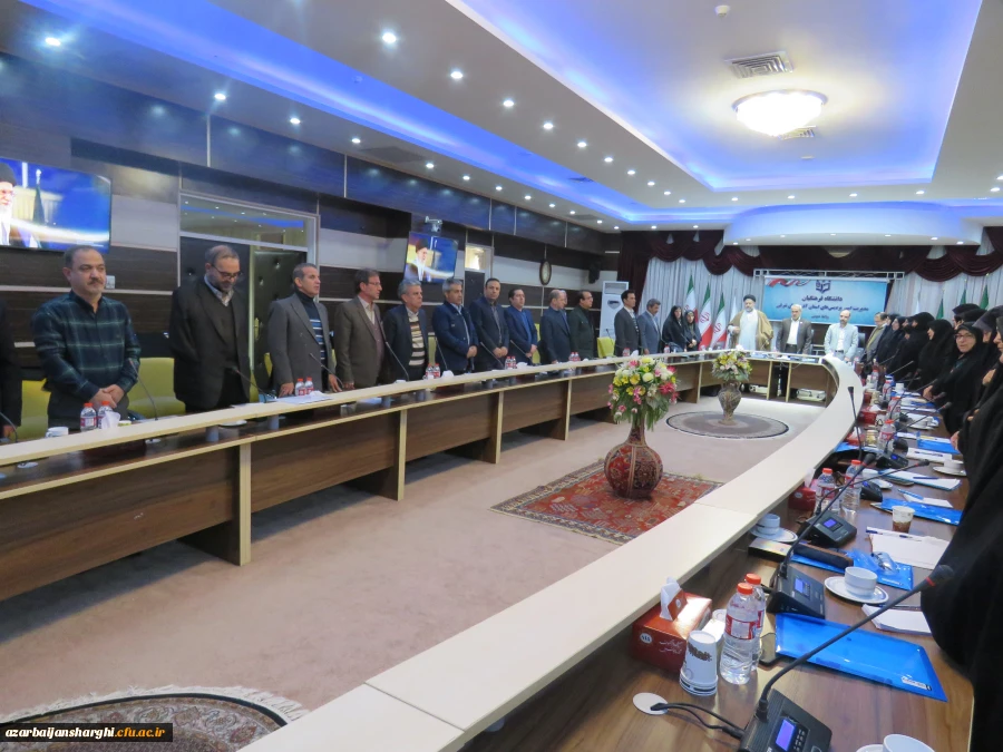 : شاه بیت شاهنامه تربیت معلم کارورزی است.  3