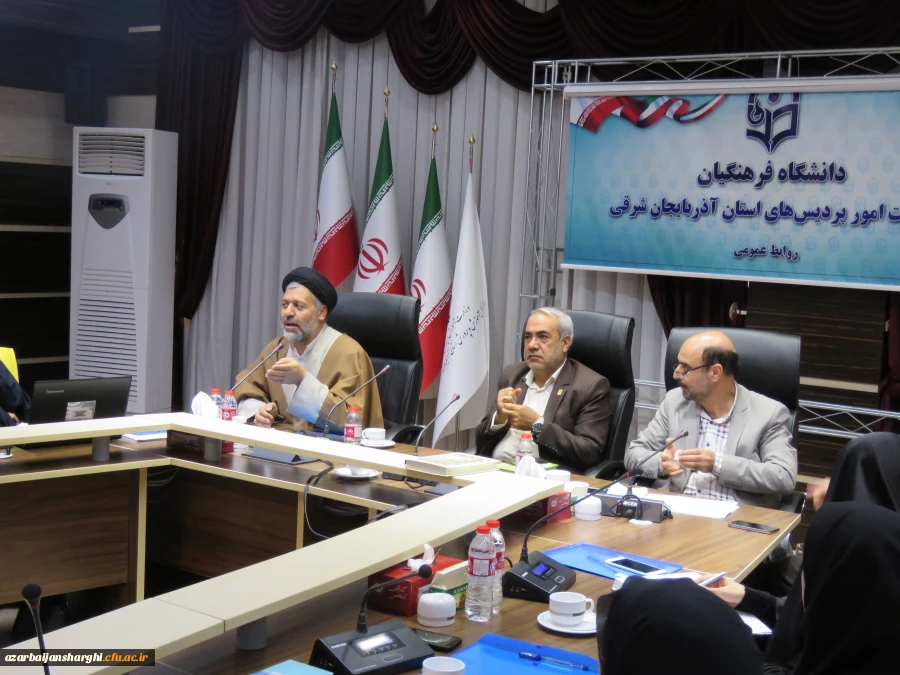 : شاه بیت شاهنامه تربیت معلم کارورزی است.  9