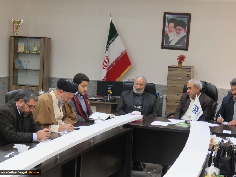 جلسه ستاد اقامه نماز دانشگاه فرهنگیان در محل مدیریت امور پردیس های استان با حضور ضیائی مدیر ستاد اقامه نماز استان آذربایجان شرقی واعضای ستاد برگزار شد.  8