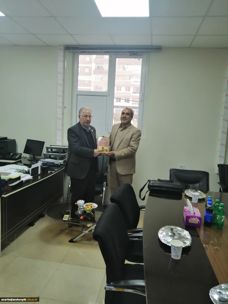 دیدار  مدیر امور پردیس های دانشگاه فرهنگیان استان آذربایجان شرقی با رئیس هیات مدیره بنیاد خیرین حامی دانشگاه فرهنگیان و رئیس کارخانه کارتن سازی میهن و مدیرعامل بنیاد خیرین حامی دانشگاه فرهنگیان 2