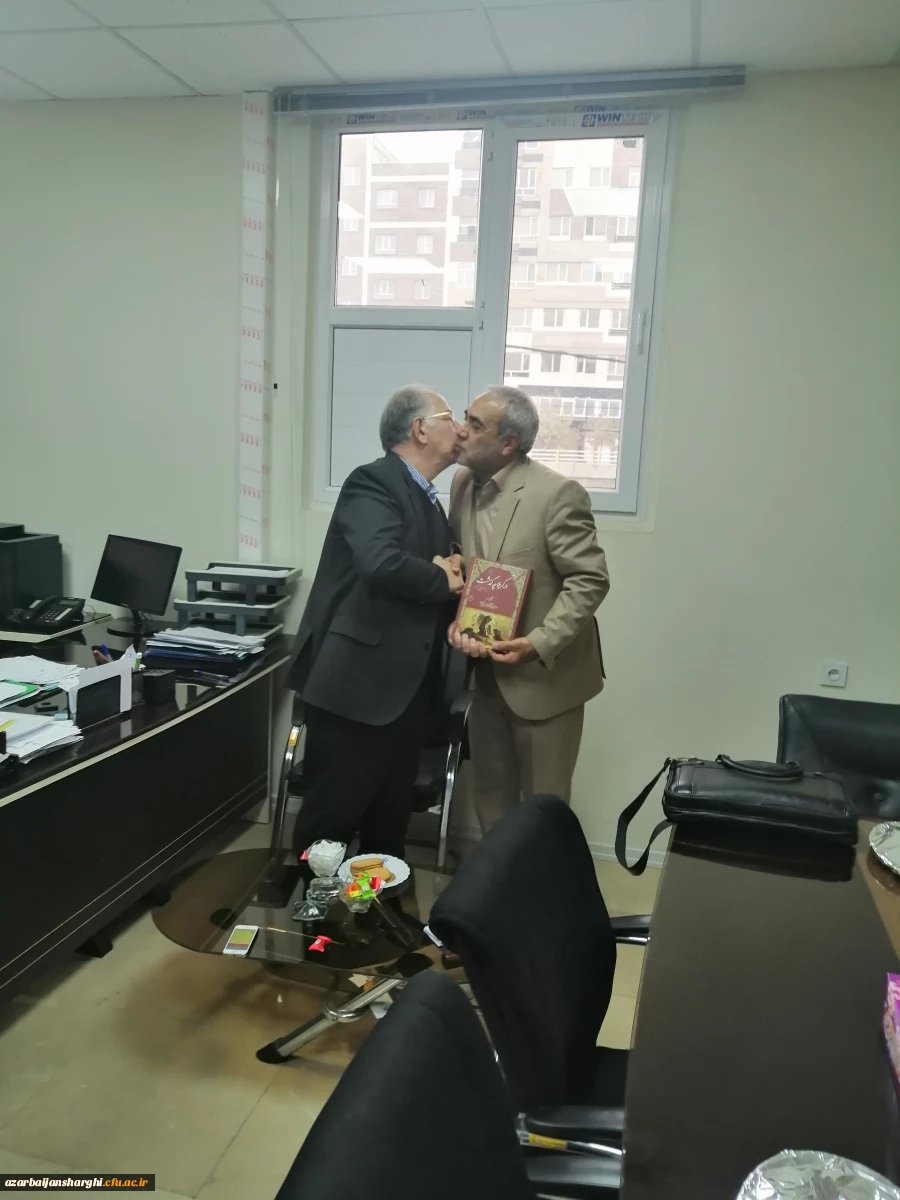 دیدار  مدیر امور پردیس های دانشگاه فرهنگیان استان آذربایجان شرقی با رئیس هیات مدیره بنیاد خیرین حامی دانشگاه فرهنگیان و رئیس کارخانه کارتن سازی میهن و مدیرعامل بنیاد خیرین حامی دانشگاه فرهنگیان 3
