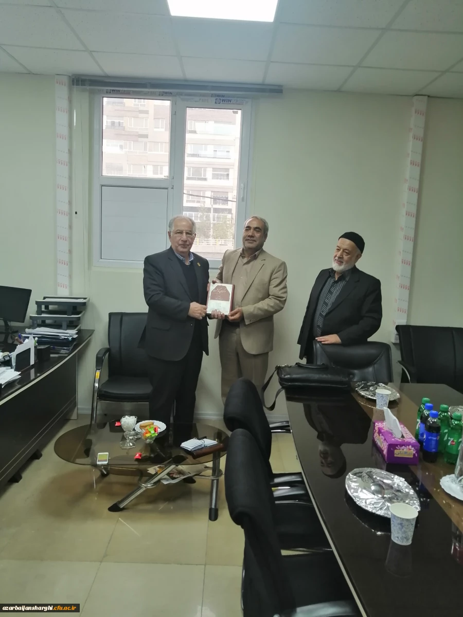 دیدار  مدیر امور پردیس های دانشگاه فرهنگیان استان آذربایجان شرقی با رئیس هیات مدیره بنیاد خیرین حامی دانشگاه فرهنگیان و رئیس کارخانه کارتن سازی میهن و مدیرعامل بنیاد خیرین حامی دانشگاه فرهنگیان 4