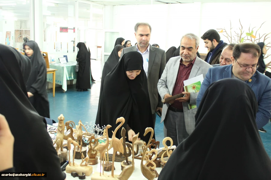 افتتاحیه نمایشگاه ها و مراسم بزرگداشت هفته پژوهش در محل پردیس  فاطمه الزهرا (س) برگزار شد. 3