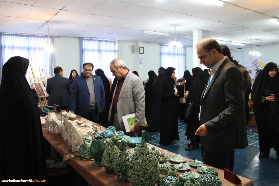 افتتاحیه نمایشگاه ها و مراسم بزرگداشت هفته پژوهش در محل پردیس  فاطمه الزهرا (س) برگزار شد. 9