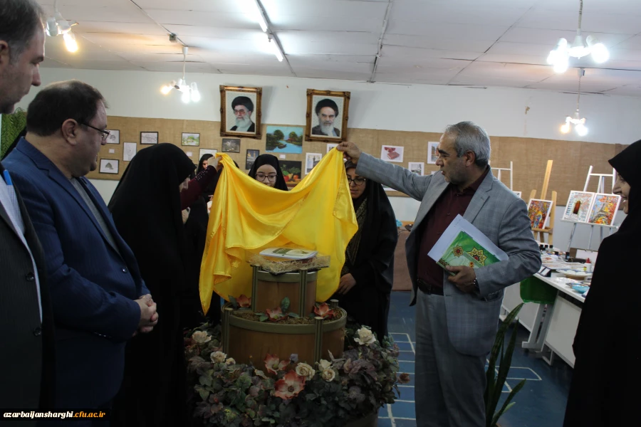 افتتاحیه نمایشگاه ها و مراسم بزرگداشت هفته پژوهش در محل پردیس  فاطمه الزهرا (س) برگزار شد. 12