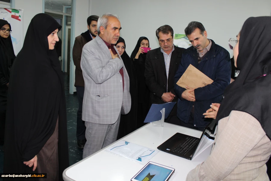 افتتاحیه نمایشگاه ها و مراسم بزرگداشت هفته پژوهش در محل پردیس  فاطمه الزهرا (س) برگزار شد. 6