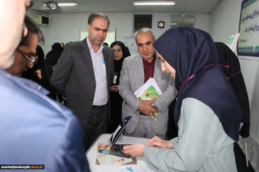 افتتاحیه نمایشگاه ها و مراسم بزرگداشت هفته پژوهش در محل پردیس  فاطمه الزهرا (س) برگزار شد. 4