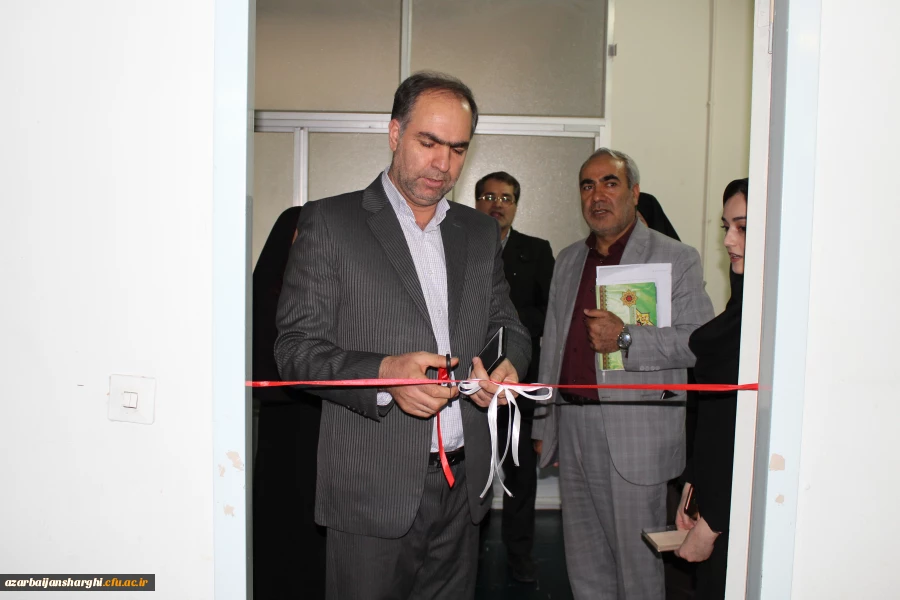 افتتاحیه نمایشگاه ها و مراسم بزرگداشت هفته پژوهش در محل پردیس  فاطمه الزهرا (س) برگزار شد. 8