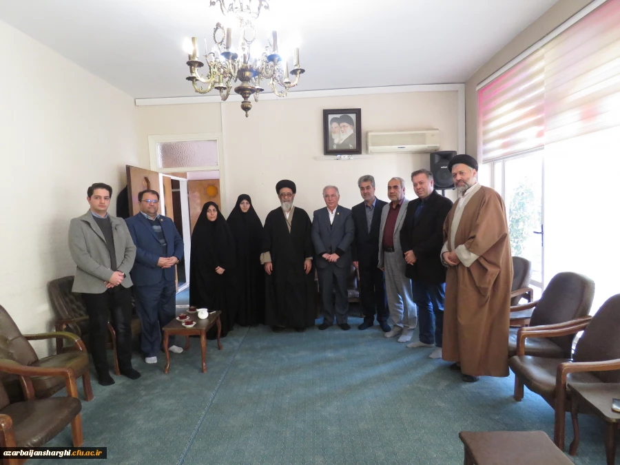 دیدار مدیریت امور پردیس های استان و رئیس هیئت مدیره و مدیر عامل بنیاد خیرین حامی دانشگاه فرهنگیان و همراهان با نماینده ولی فقیه در استان آذربایجان  شرقی. 3