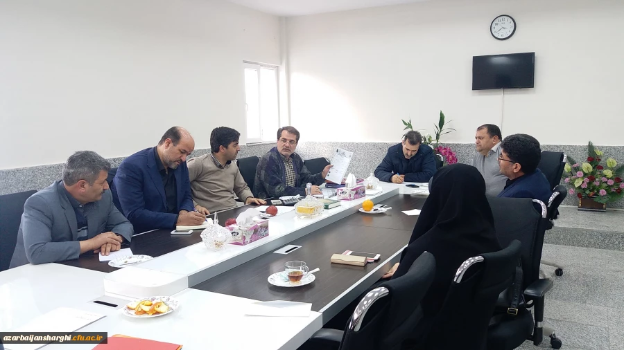 برگزاری کارگروه بررسی درخواست رتبه و مدرک تحصیلی اعضای غیر هیئت علمی در محل مدیریت امور پردیس های استان 5