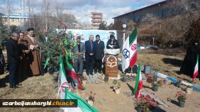 پردیس فاطمه الزهرا سلام الله علیها در انتظار شهید گمنام:

مراسم کلنگ زنی مزار مطهر شهید گمنام