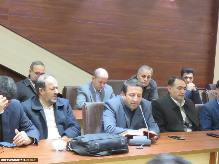 نشستی با محوریت انقلاب اسلامی و به مناسبت ایام الله دهه فجر در محل سالن شمس پردیس عامه امینی برگزار شد 2