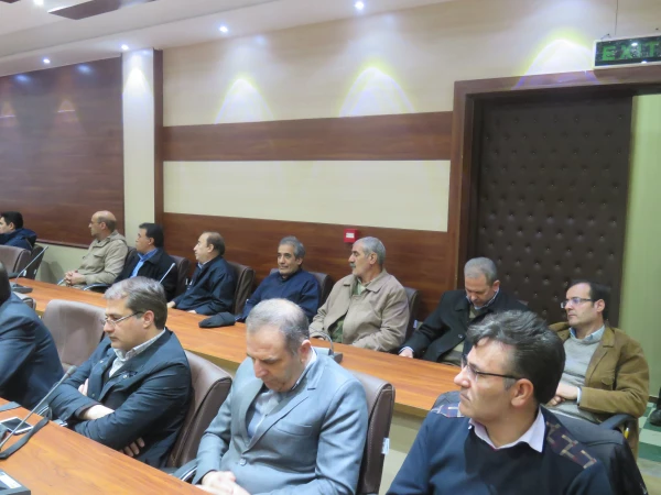 نشستی با محوریت انقلاب اسلامی و به مناسبت ایام الله دهه فجر در محل سالن شمس پردیس عامه امینی برگزار شد 5