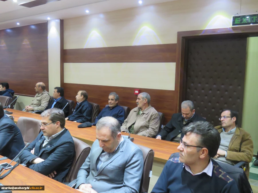 نشستی با محوریت انقلاب اسلامی و به مناسبت ایام الله دهه فجر در محل سالن شمس پردیس عامه امینی برگزار شد 5