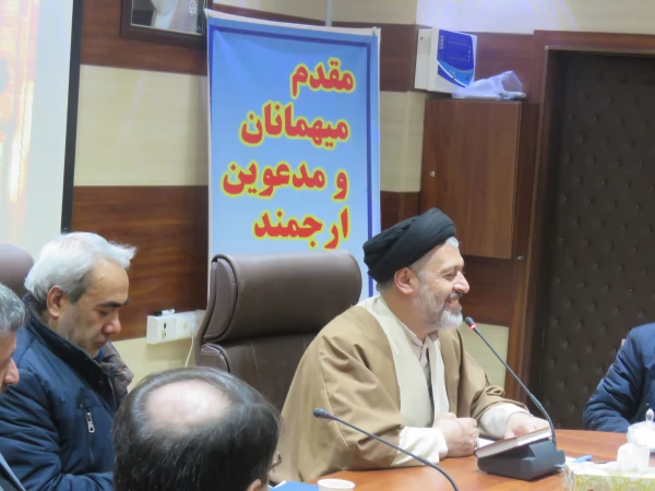 نشستی با محوریت انقلاب اسلامی و به مناسبت ایام الله دهه فجر در محل سالن شمس پردیس عامه امینی برگزار شد 7