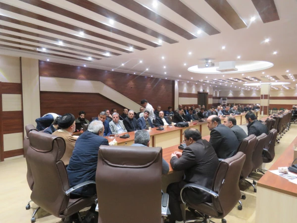 نشستی با محوریت انقلاب اسلامی و به مناسبت ایام الله دهه فجر در محل سالن شمس پردیس عامه امینی برگزار شد 8